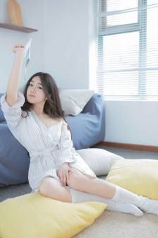 一面亲着一面膜胸口